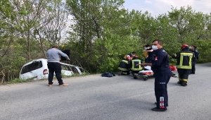 Manisa'da şarampole devrilen minibüsteki 3 kişi yaralandı