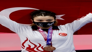 Milli halterci Berfin Altun'dan bronz madalya