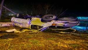 Muğla'da kamyonet ile otomobilin çarpıştığı kazada 3 kişi yaralandı