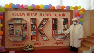 Osmaniye'de imam, "askıda kitap, al götür, oku getir" projesiyle okuma alışkanlığı kazandırıyor 