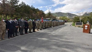 Pençe-Yıldırım Operasyonu'nda şehit olan asker için Hakkari'de tören düzenlendi