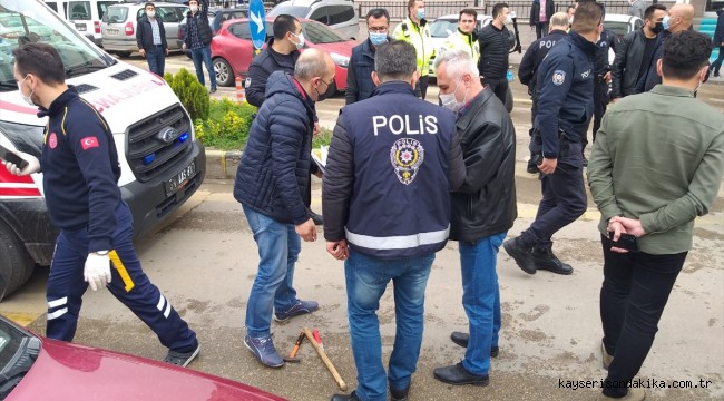 Polis merkezi önündeki kavgada polis, bekçi ve 2 kişi yaralandı