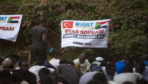Ribat Vakfı, Sudan'da Uluslararası Afrika Üniversitesinde okuyan 1500 öğrenciye iftar verdi