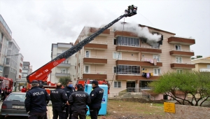 Samsun'da bir evde çıkan yangın itfaiye ekiplerince söndürüldü