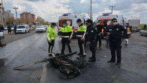 Şanlıurfa'da kamyon motosikletle çarpıştı: 4 yaralı