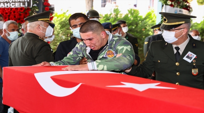 Şehit Teğmen Mehmet Kıvık, İzmir'de son yolculuğuna uğurlandı