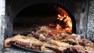Siirt'in tescilli lezzeti büryan kebabı paket servisle iftar sofralarına lezzet katıyor
