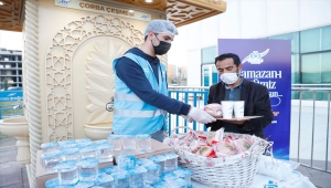 Sultangazi Belediyesi'nden iftarda vatandaşlara çorba ikramı 