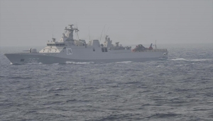 TCG Heybeliada gemisi Endonezya'nın kayıp denizaltısı için "KRI Nanggala Dua Edin" çağrısı yaptı