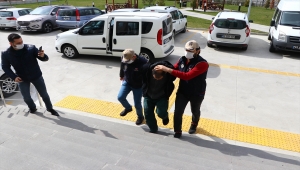 Tekirdağ'da Atatürk büstlerine uygunsuz yazı yazdığı iddiasıyla yakalanan zanlı adliyeye sevk edildi
