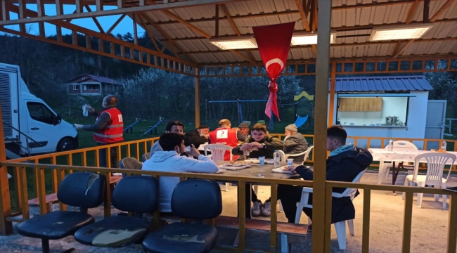 Türk Kızılay'dan yangında 2 kişinin öldüğü köyde iftar