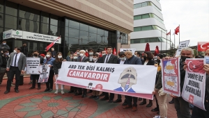 Türkiye Gençlik Birliği üyeleri, ABD Başkanı Biden'ın 1915 olaylarını "soykırım" olarak nitelemesini protesto etti