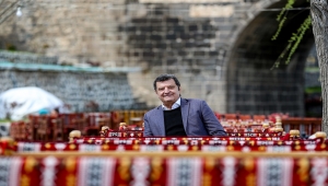TÜRKÜLERE SES VERENLER - Bedri Ayseli, 50 yılı aşan sanat yaşamını anlattı: