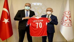 TVF Başkanı Üstündağ, Hazine ve Maliye Bakanı Elvan'ı ziyaret etti