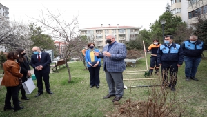 Ukrayna'nın Ankara Büyükelçisi Sybiha, Ankara'da fidan dikme etkinliğine katıldı