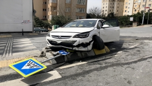 Ümraniye'de trafik kazasında 1 kişi yaralandı 