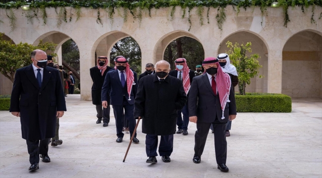 Ürdün'de "darbe girişimiyle" suçlanan Prens Hamza ilk kez Kral Abdullah'la görüntülendi