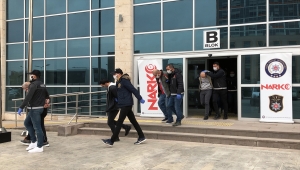 Uşak merkezli uyuşturucu şebekesine yönelik operasyonda gözaltına alınan 20 şüpheliden 9'u tutuklandı