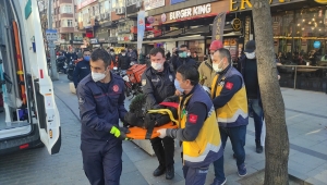 Zeytinburnu'nda asansör boşluğuna düşen genç itfaiye ekiplerince kurtarıldı