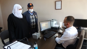 70 yaşında nüfus cüzdanına kavuşan Ercişli Vesile Taştan'ın ilk işi resmi nikah kıymak oldu