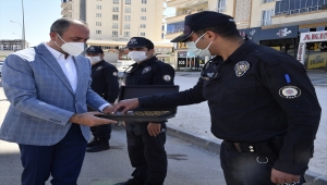 Adalet Bakanı Gül, infaz koruma memurlarıyla bayramlaştı