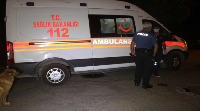 Adana'da çıkan bıçaklı kavgada biri kadın 3 kişi yaralandı