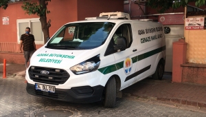 Adana'da öldürülen iki kadının cenazesi toprağa veriliyor