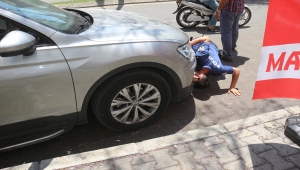Adana'da otomobilin motor kısmına sıkışan kedi yavruları kurtarıldı 