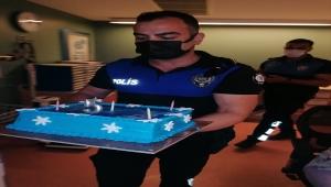 Adana'da polis lösemi hastası çocuğa sürpriz doğum günü kutlaması yaptı
