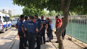 Adana'da yüzmek için sulama kanalına giren genç kayboldu
