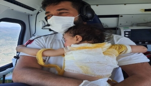 Afyonkarahisar'da üzerine sıcak su dökülen bebek, ambulans helikopterle Eskişehir'e sevk edildi