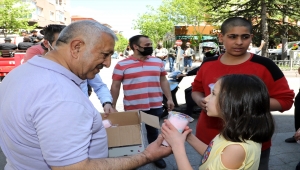 Afyonkarahisarlılar Ramazan Bayramı coşkusunu evlerinin balkonunda yaşadı