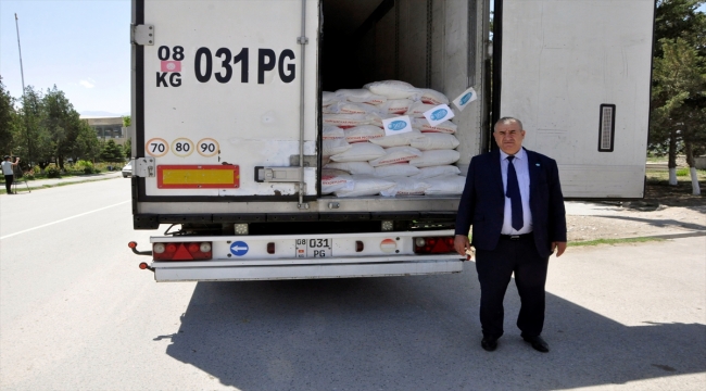 Ahıska Türklerinin topladığı yardım malzemeleri Kırgızistan'da sınırdaki çatışmadan etkilenenlere teslim edildi