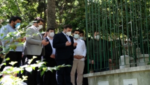 AK Parti İstanbul Gençlik Kolları, Necip Fazıl Kısakürek'i kabri başında andı