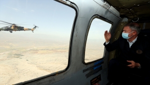 Akar, TSK komuta kademesiyle sınırın sıfır noktasındaki üs bölgelerinde görevli Mehmetçikle bayramlaştı