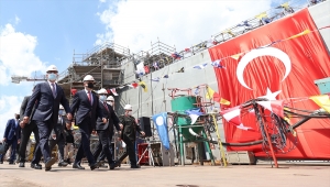 Akar ve TSK komuta kademesi, inşası devam eden TCG Anadolu'yu inceledi