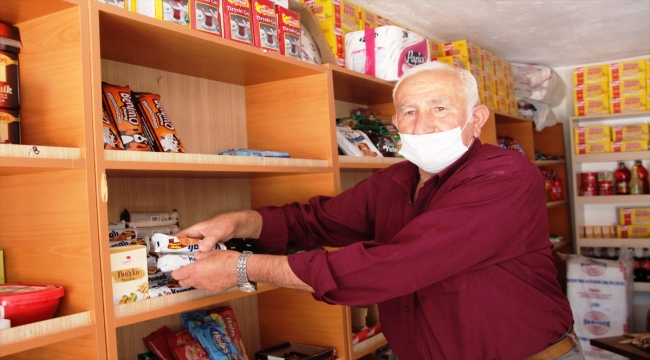 Amasya'da bir hayırsever köydeki bakkalın veresiye defterinde kayıtlı 2 bin 500 lira borcu ödedi
