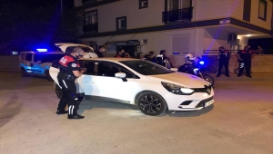 Antalya'da "dur" ihtarına uymayarak polisten kaçan araçtaki 2 kişiye 11 bin lira ceza kesildi