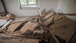 Antalya'da tavanı çöken evde annenin refleksi, aileyi kurtardı 