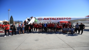 Antalyaspor kafilesi İzmir'e gitti