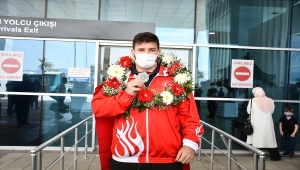 Avrupa şampiyonu güreşçi Anıl Berkan Kılıçsallayan memleketinde coşkuyla karşılandı