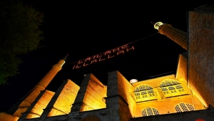 Ayasofya-i Kebir Camisi Kadir Gecesi'nde mahya ile buluştu