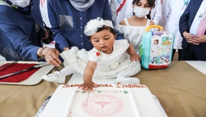 Başakşehir Çam ve Sakura Şehir Hastanesi'nde doğan ilk bebeğin birinci yaş günü kutlandı