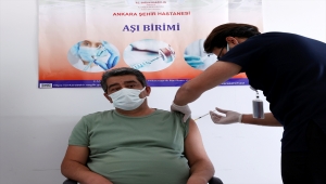 Başkentte sağlık çalışanlarının eşlerine Kovid-19 aşısı yapılmaya başlandı