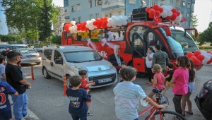 "Bayram Neşesi Mobil Otobüs Konserleri" Antalya sokaklarını renklendirdi