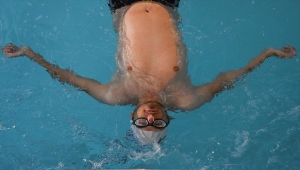 Bedensel engelli milli yüzücünün hedefi Avrupa şampiyonluğu