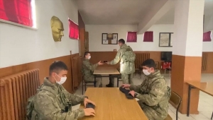 Beytüşşebap şehidinin ailesince hediye edilen çoraplar, Doğu Anadolu'da görev yapan askerlere ulaştırıldı