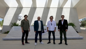 "Bir Zamanlar Kıbrıs"ın oyuncuları, Dr. Fazıl Küçük ve Rauf Denktaş'ın anıt mezarını ziyaret etti