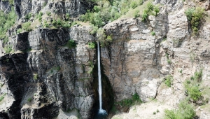 Bitlis'te 70 metreden akan Gümüşkanat Şelalesi keşfedilmeyi bekliyor