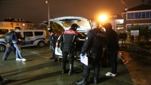 Bolu'da polis ekipleri "tam kapanma" kapsamında akaryakıt istasyonlarında denetim yaptı